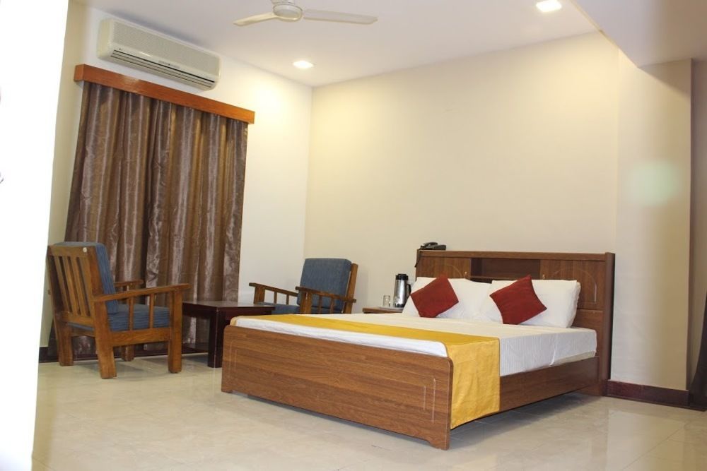 Stayeasy Majestic Bangalore Exterior photo